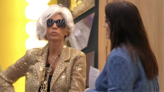 Mussolini-e-Manzini-ricreano-il-monologo-del-ceruleo-nei-panni-di-Miranda-e-Andy-al-GFVip.jpg